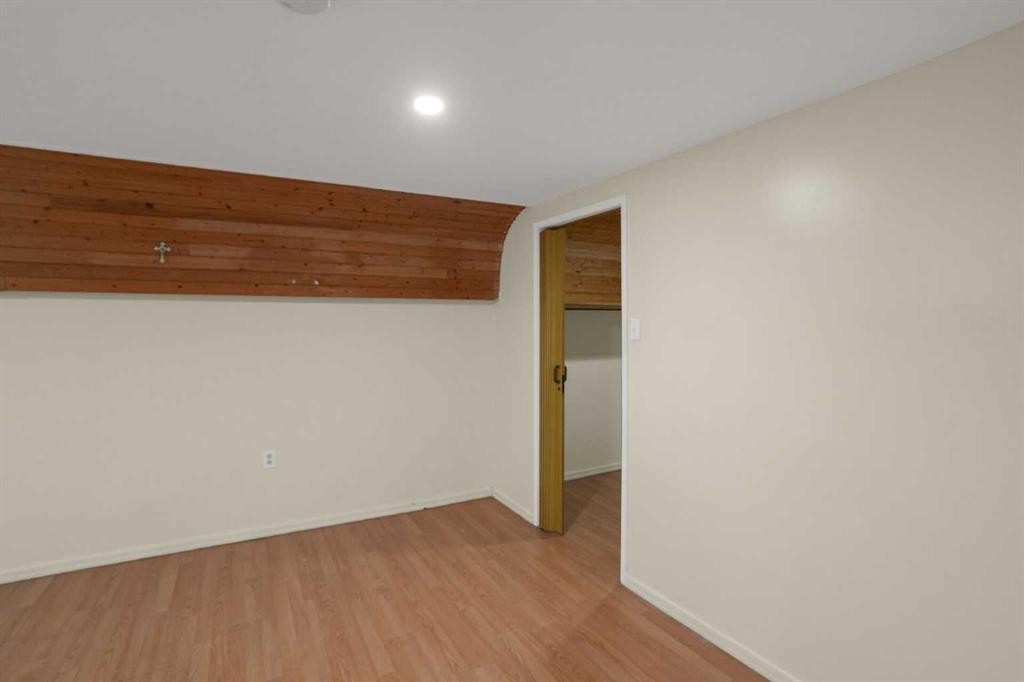 10315 8 Street Sw, Calgary, AB - Indoor Photo Showing Other Room