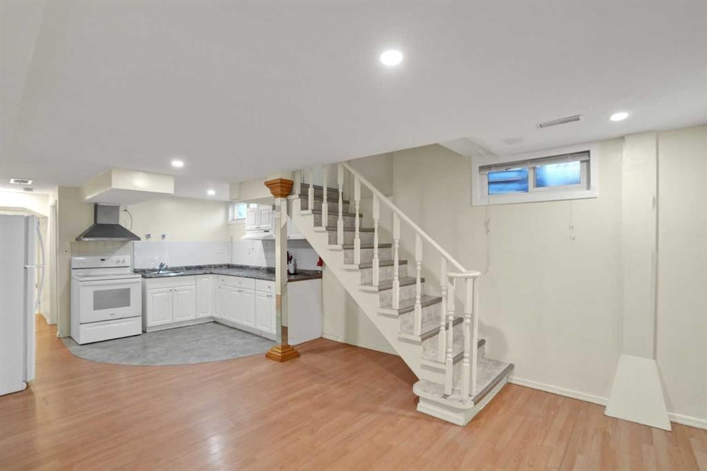 10315 8 Street Sw, Calgary, AB - Indoor