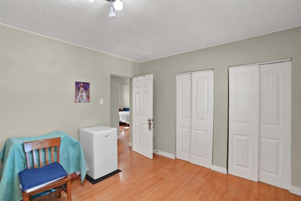 10315 8 Street Sw, Calgary, AB - Indoor