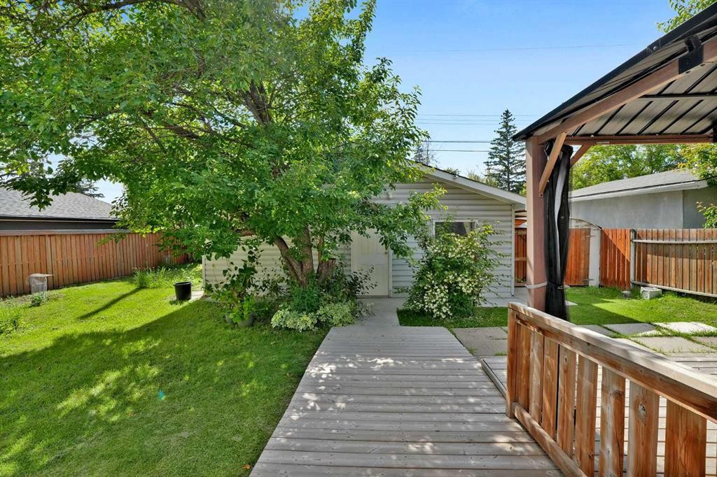 10315 8 Street Sw, Calgary, AB - Outdoor