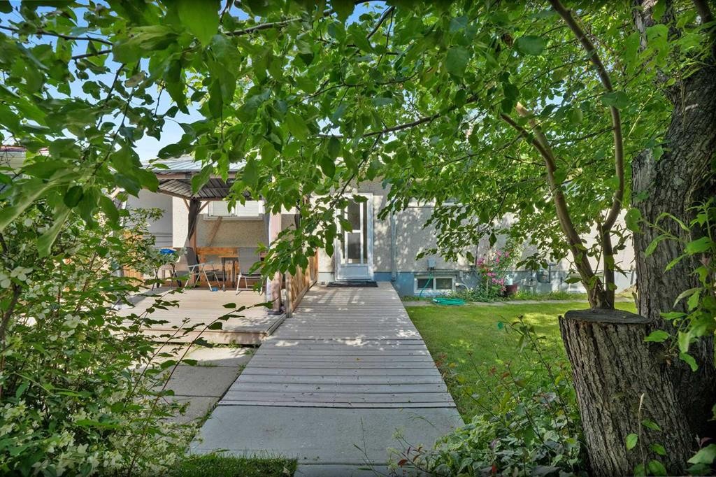 10315 8 Street Sw, Calgary, AB - Outdoor