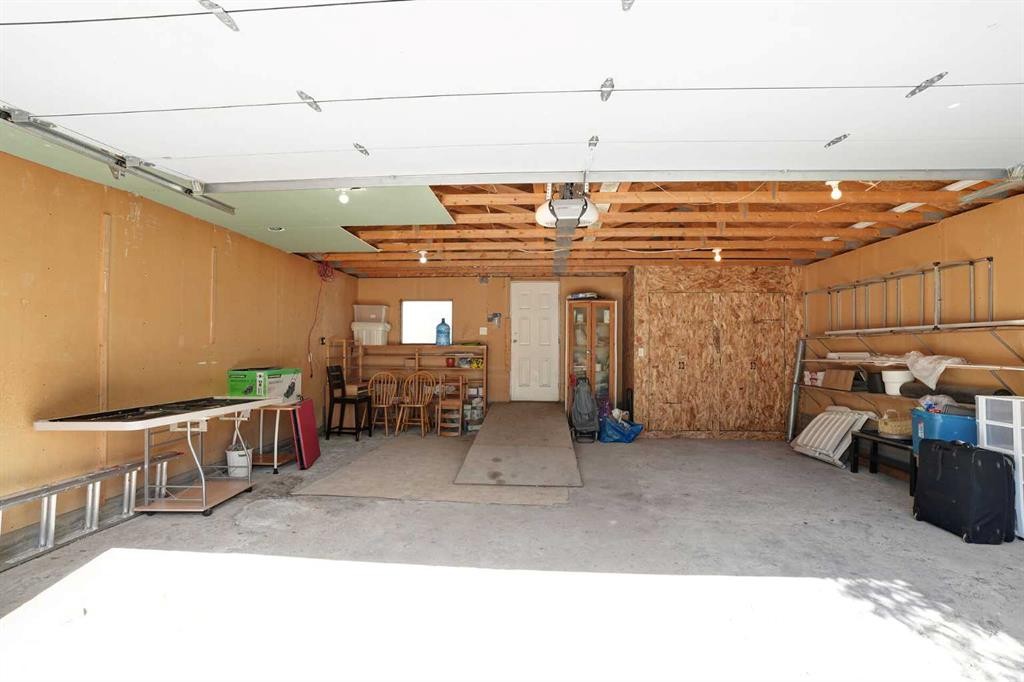 10315 8 Street Sw, Calgary, AB - Indoor Photo Showing Garage