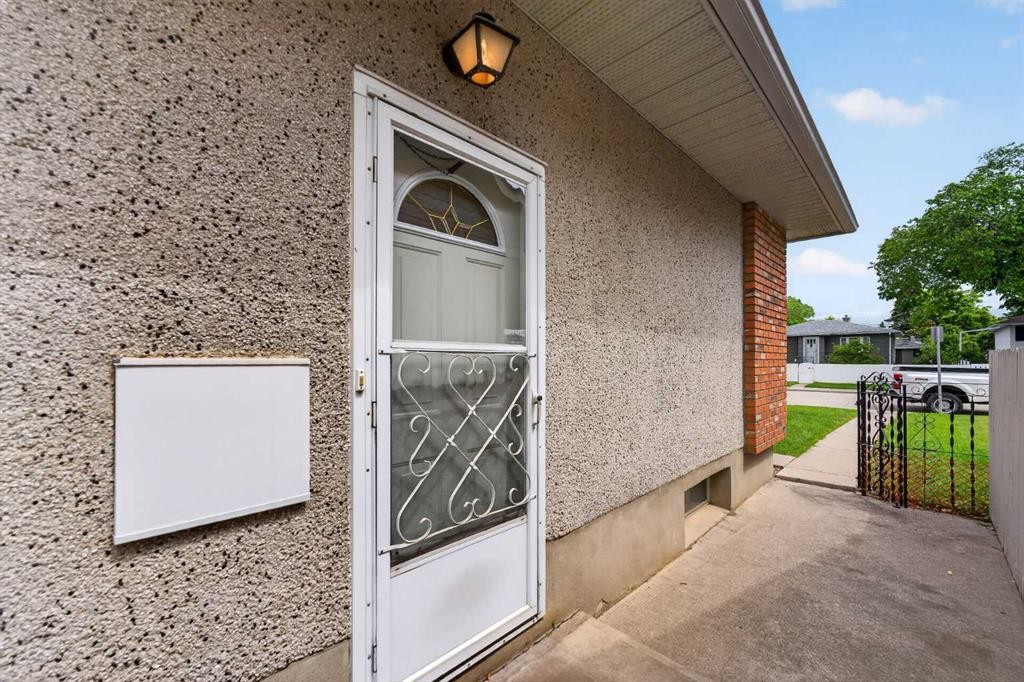 7435 25 Street Se, Calgary, AB