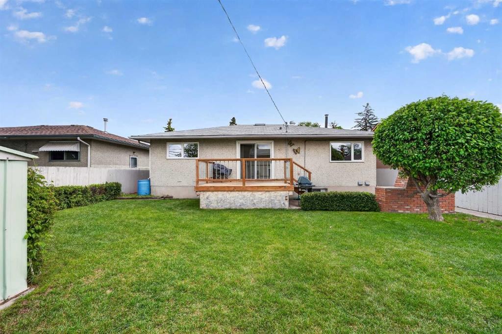 7435 25 Street Se, Calgary, AB