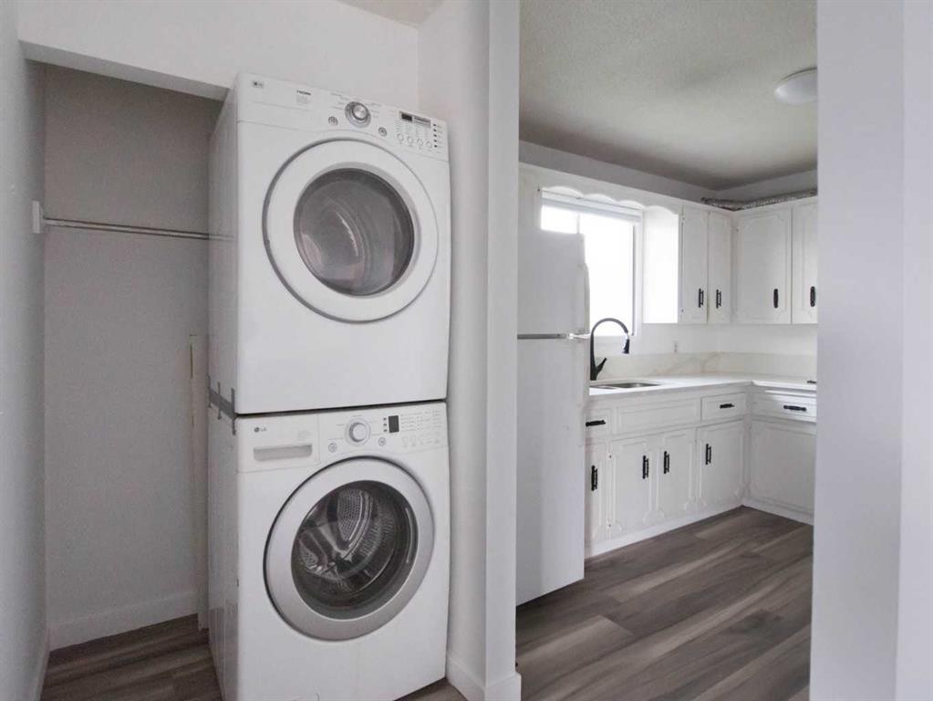 196 Fonda Drive Se, Calgary, AB - Indoor Photo Showing Laundry Room