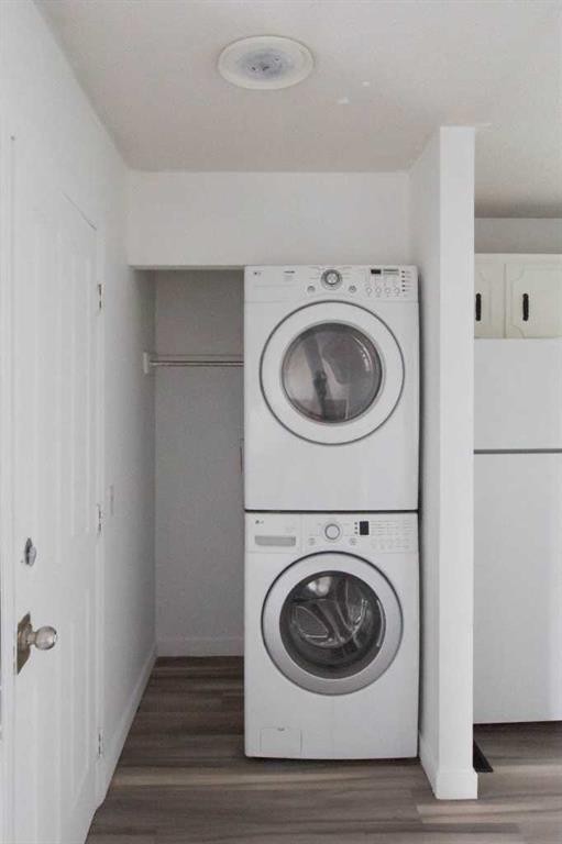 196 Fonda Drive Se, Calgary, AB - Indoor Photo Showing Laundry Room