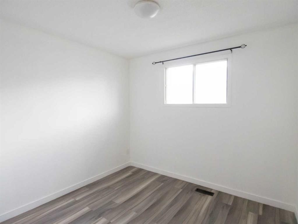 196 Fonda Drive Se, Calgary, AB - Indoor Photo Showing Other Room