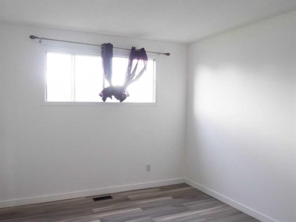 196 Fonda Drive Se, Calgary, AB - Indoor Photo Showing Other Room