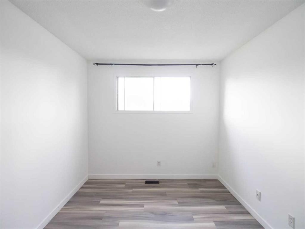 196 Fonda Drive Se, Calgary, AB - Indoor Photo Showing Other Room