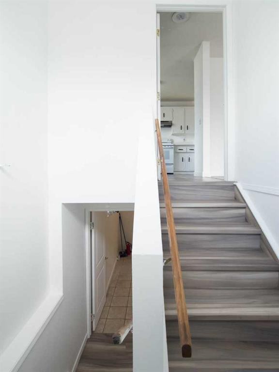 196 Fonda Drive Se, Calgary, AB - Indoor Photo Showing Other Room