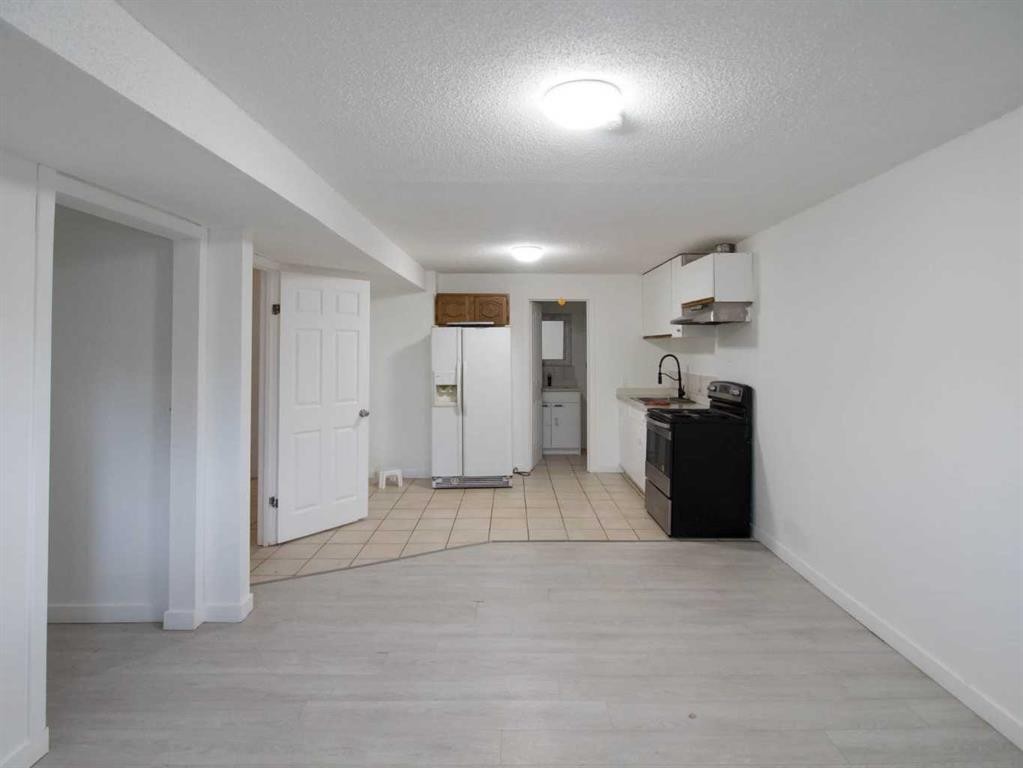 196 Fonda Drive Se, Calgary, AB - Indoor Photo Showing Other Room