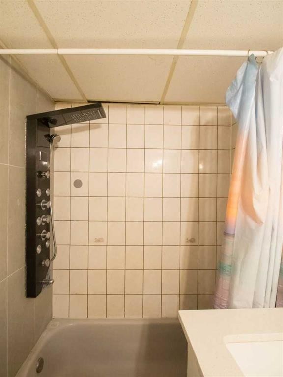 196 Fonda Drive Se, Calgary, AB - Indoor Photo Showing Bathroom
