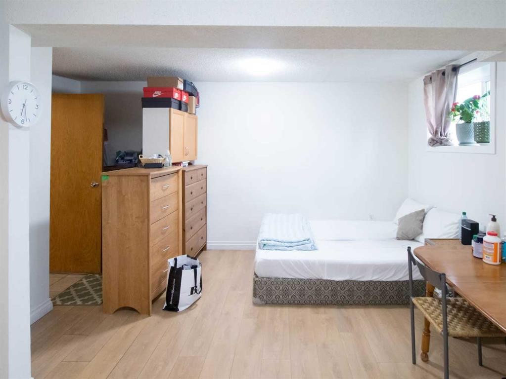 196 Fonda Drive Se, Calgary, AB - Indoor