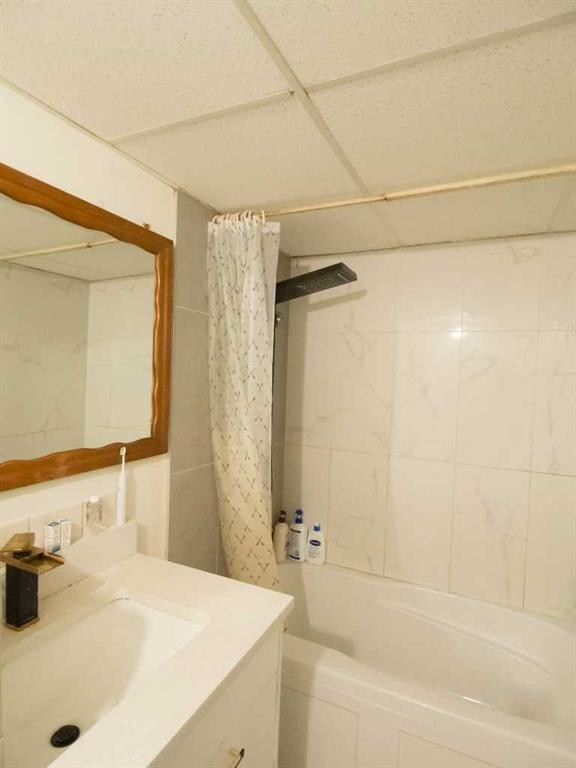196 Fonda Drive Se, Calgary, AB - Indoor Photo Showing Bathroom