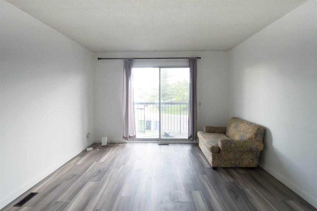 196 Fonda Drive Se, Calgary, AB - Indoor