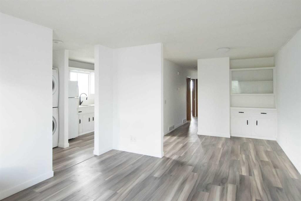196 Fonda Drive Se, Calgary, AB - Indoor