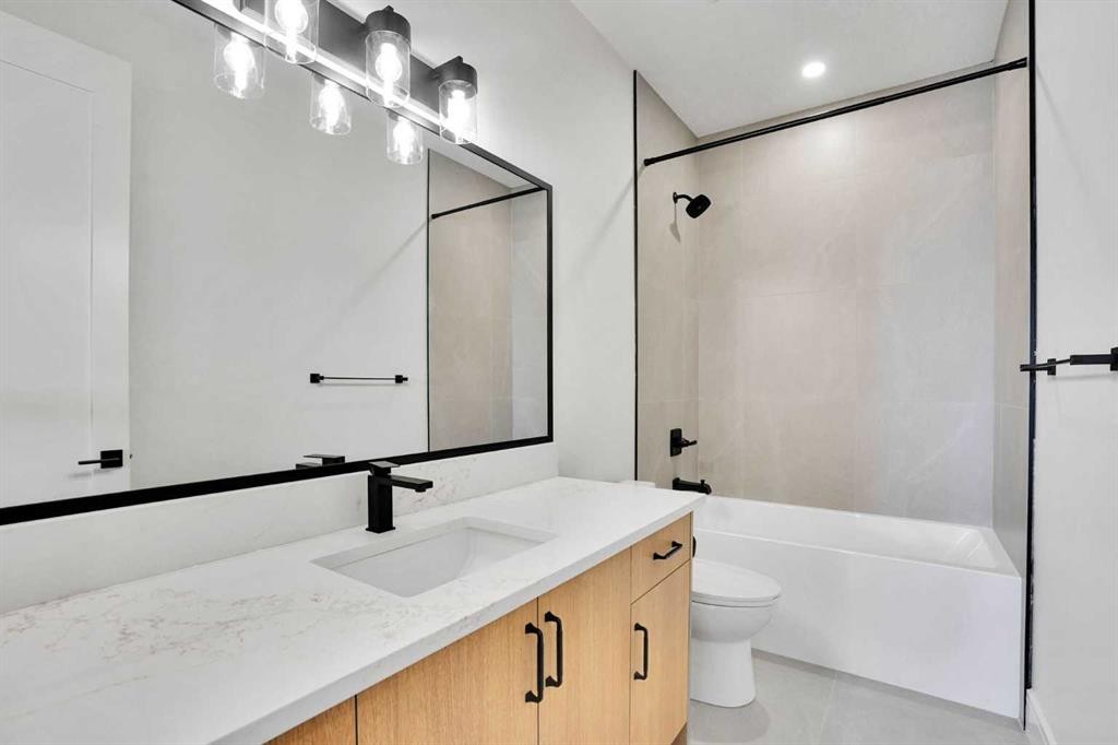 287 Waterford Road, Chestermere, AB - Indoor Photo Showing Bathroom