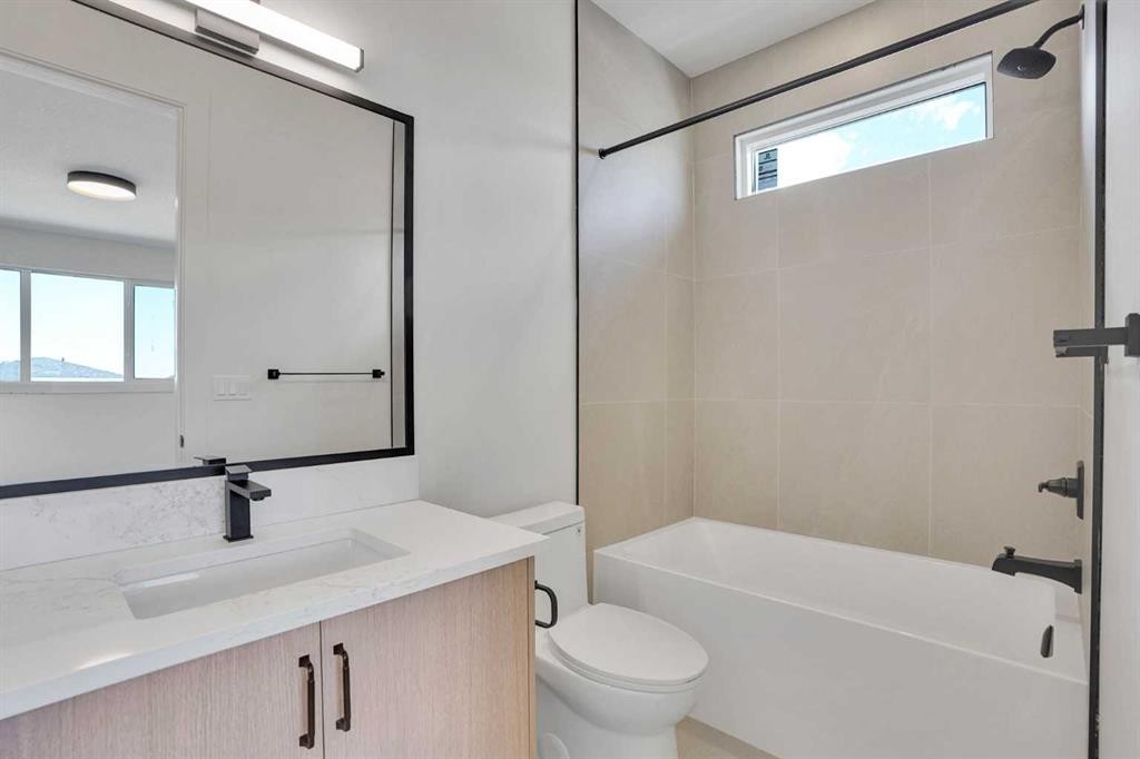 287 Waterford Road, Chestermere, AB - Indoor Photo Showing Bathroom