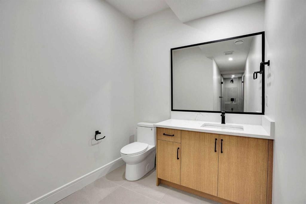 287 Waterford Road, Chestermere, AB - Indoor Photo Showing Bathroom