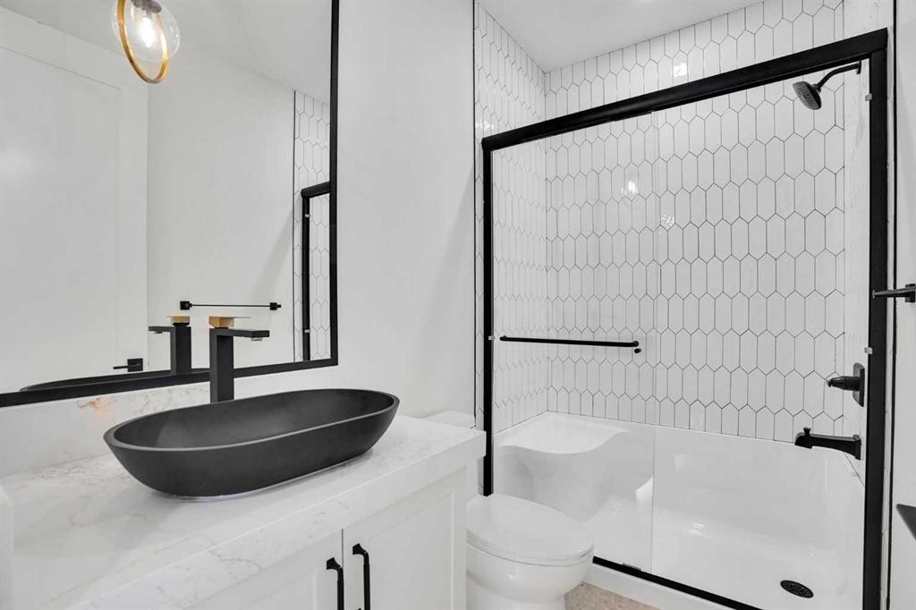 287 Waterford Road, Chestermere, AB - Indoor Photo Showing Bathroom