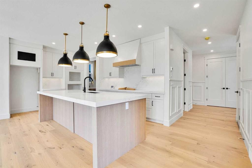 287 Waterford Road, Chestermere, AB - Indoor Photo Showing Kitchen With Upgraded Kitchen