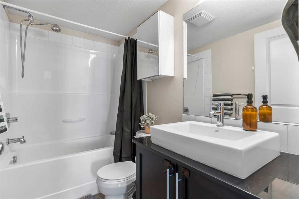3308-155 Skyview Ranch Way Ne, Calgary, AB - Indoor Photo Showing Bathroom