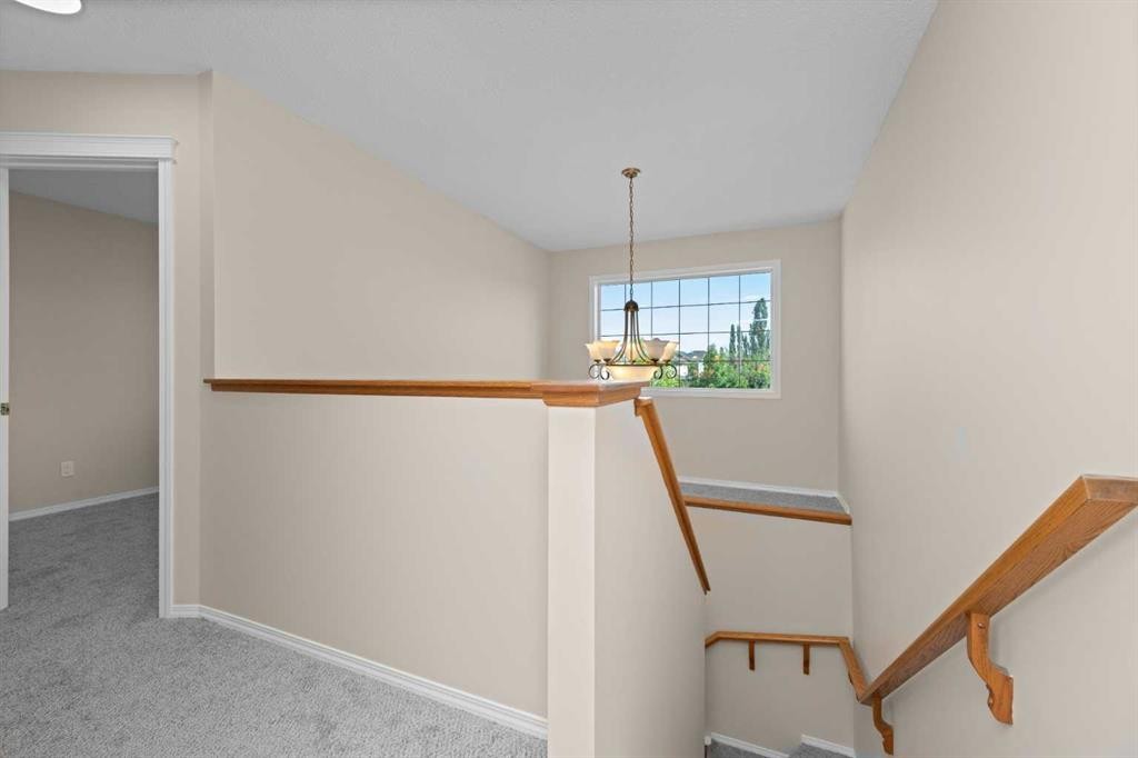 642 Citadel Drive Nw, Calgary, AB - Indoor Photo Showing Other Room