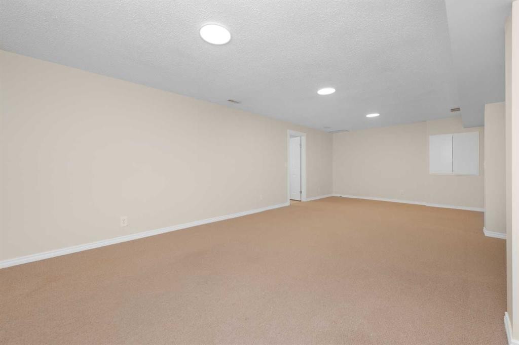 642 Citadel Drive Nw, Calgary, AB - Indoor Photo Showing Other Room