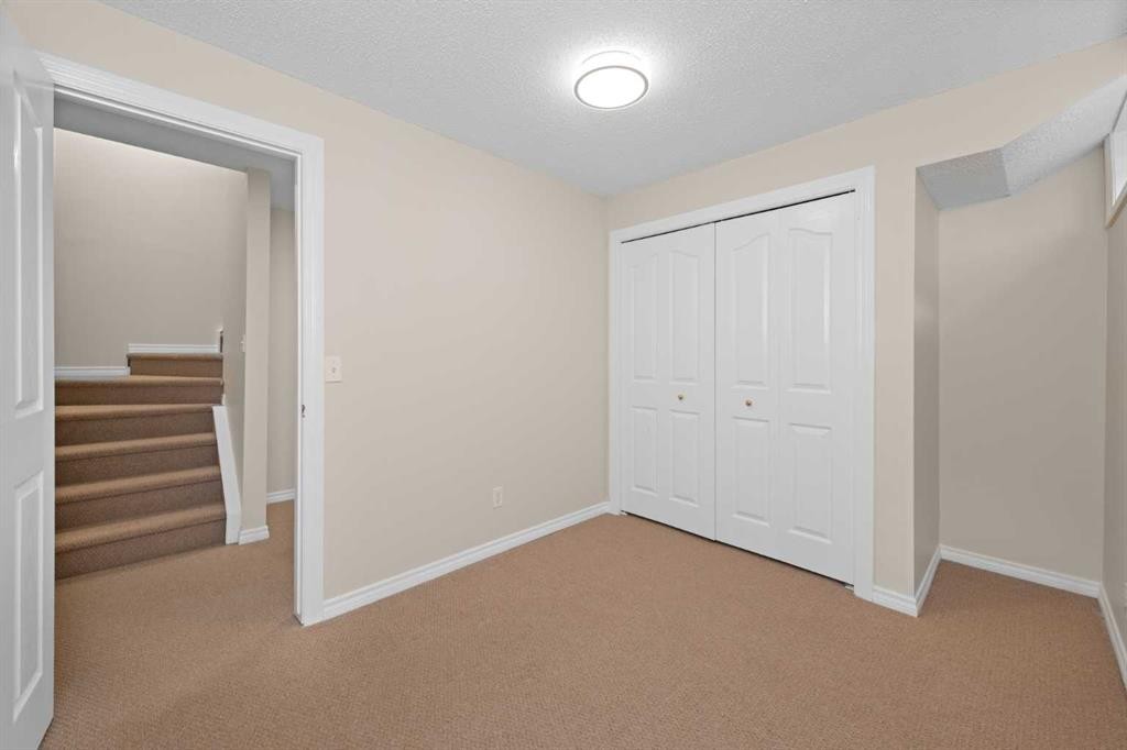 642 Citadel Drive Nw, Calgary, AB - Indoor Photo Showing Other Room