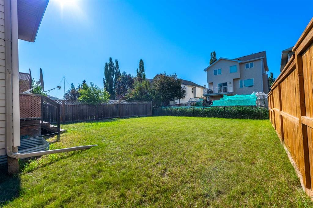642 Citadel Drive Nw, Calgary, AB - Outdoor