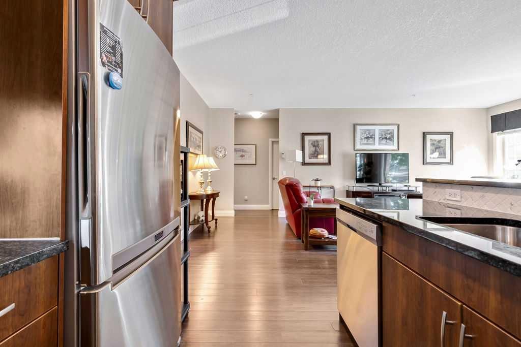 2110-15 Sunset Square, Cochrane, AB - Indoor Photo Showing Kitchen