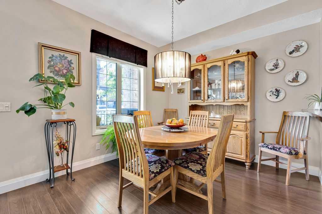 2110-15 Sunset Square, Cochrane, AB - Indoor Photo Showing Dining Room