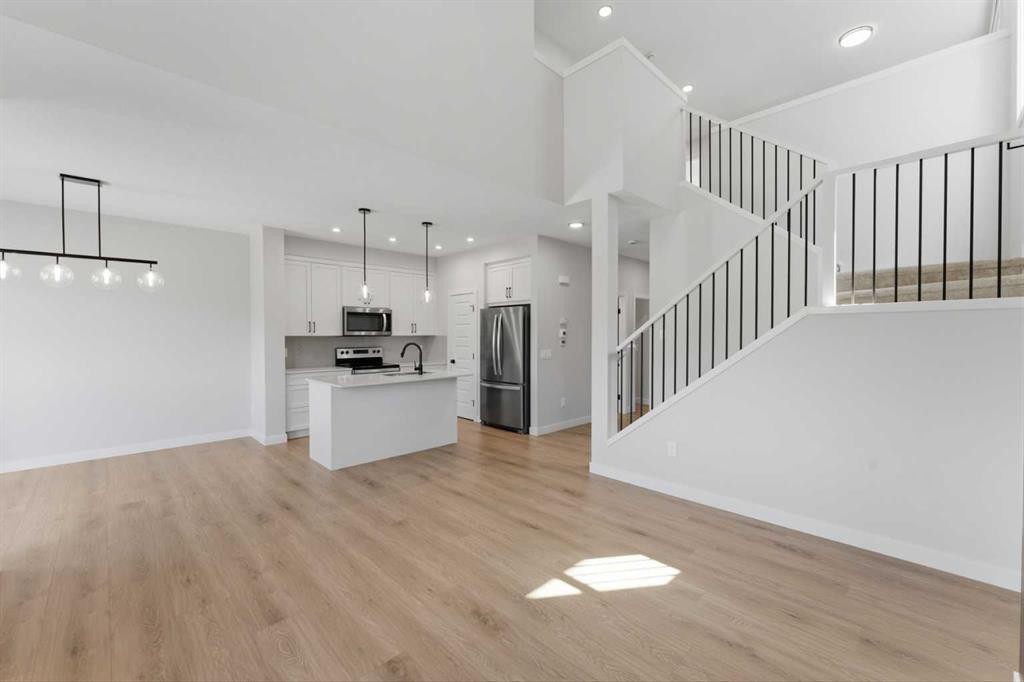 3081 Key Drive Sw, Airdrie, AB - Indoor Photo Showing Kitchen