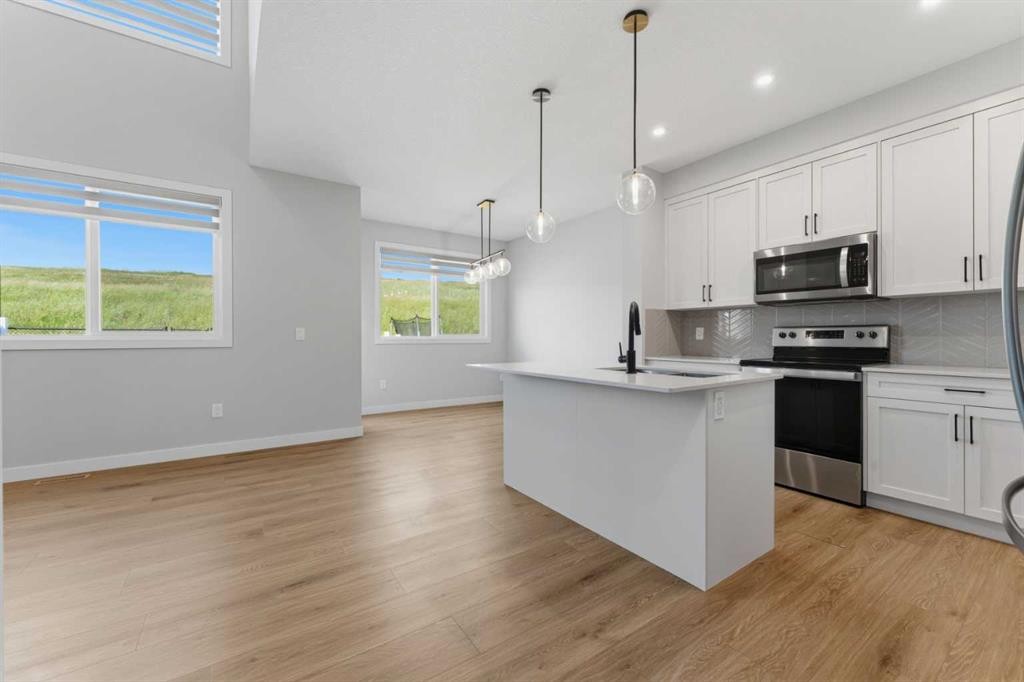 3081 Key Drive Sw, Airdrie, AB - Indoor Photo Showing Kitchen With Upgraded Kitchen