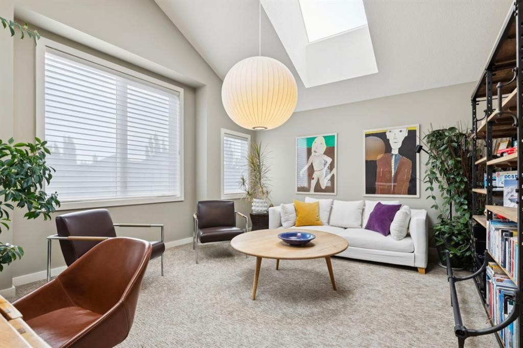 92 Discovery Ridge Circle Sw, Calgary, AB - Indoor Photo Showing Living Room