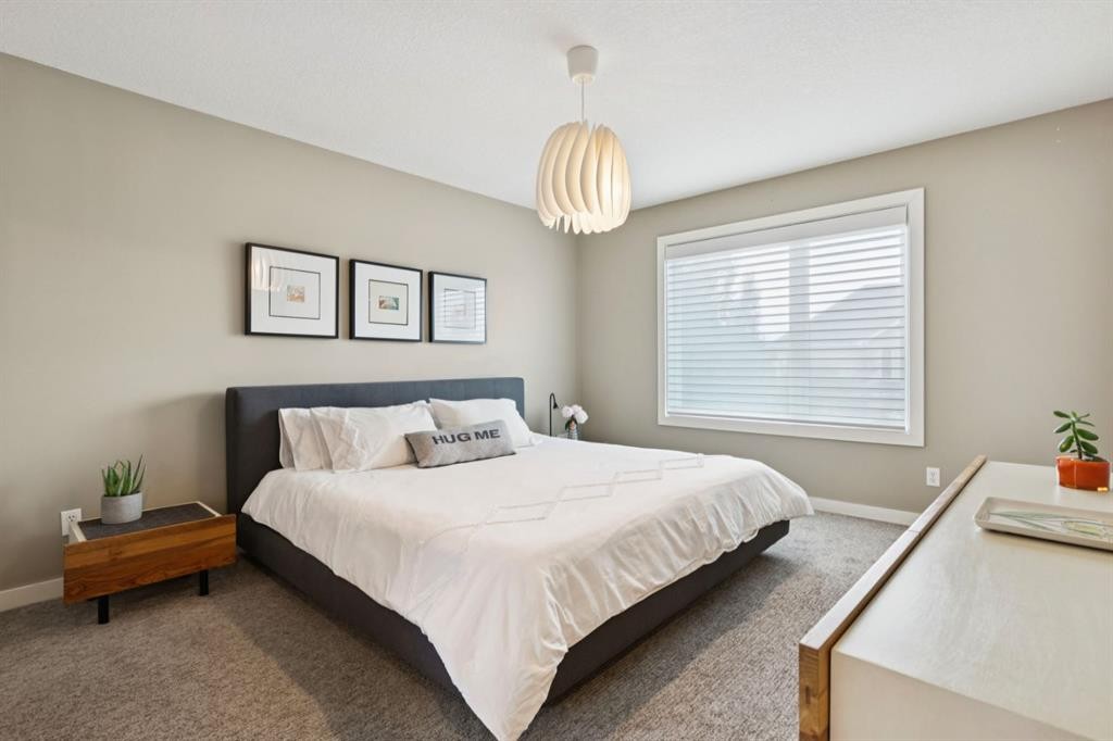 92 Discovery Ridge Circle Sw, Calgary, AB - Indoor Photo Showing Bedroom