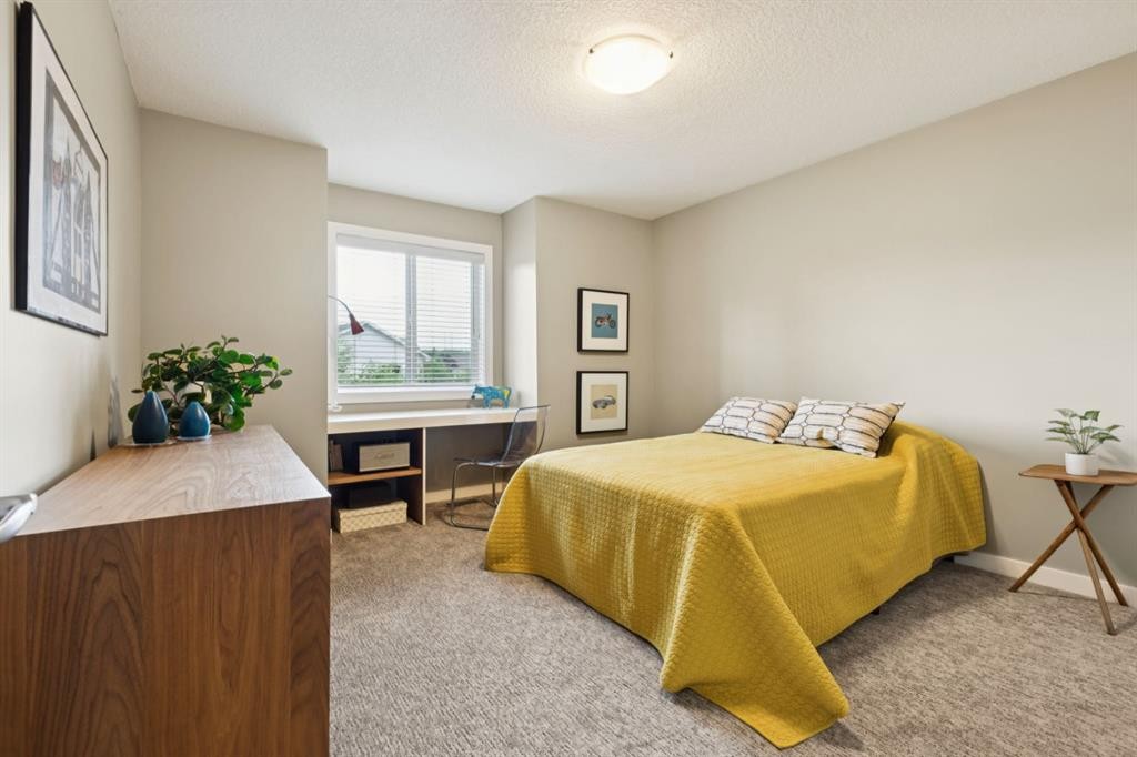 92 Discovery Ridge Circle Sw, Calgary, AB - Indoor Photo Showing Bedroom