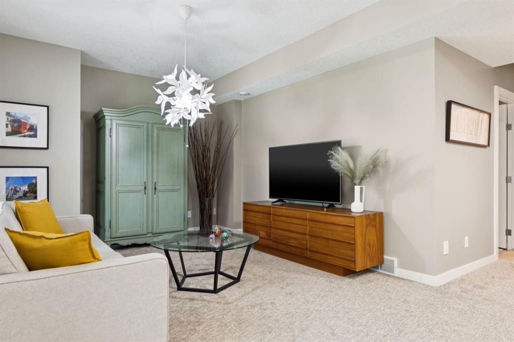 92 Discovery Ridge Circle Sw, Calgary, AB - Indoor