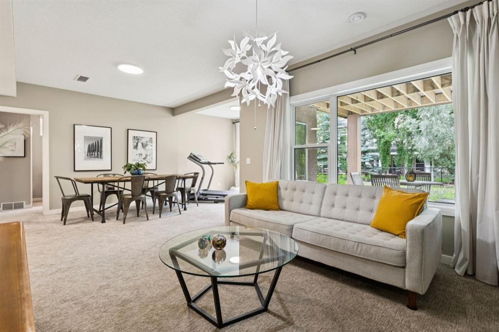 92 Discovery Ridge Circle Sw, Calgary, AB - Indoor Photo Showing Living Room