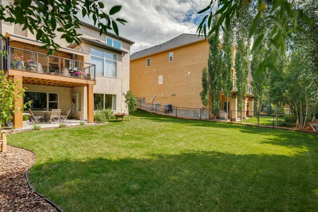 92 Discovery Ridge Circle Sw, Calgary, AB - Outdoor