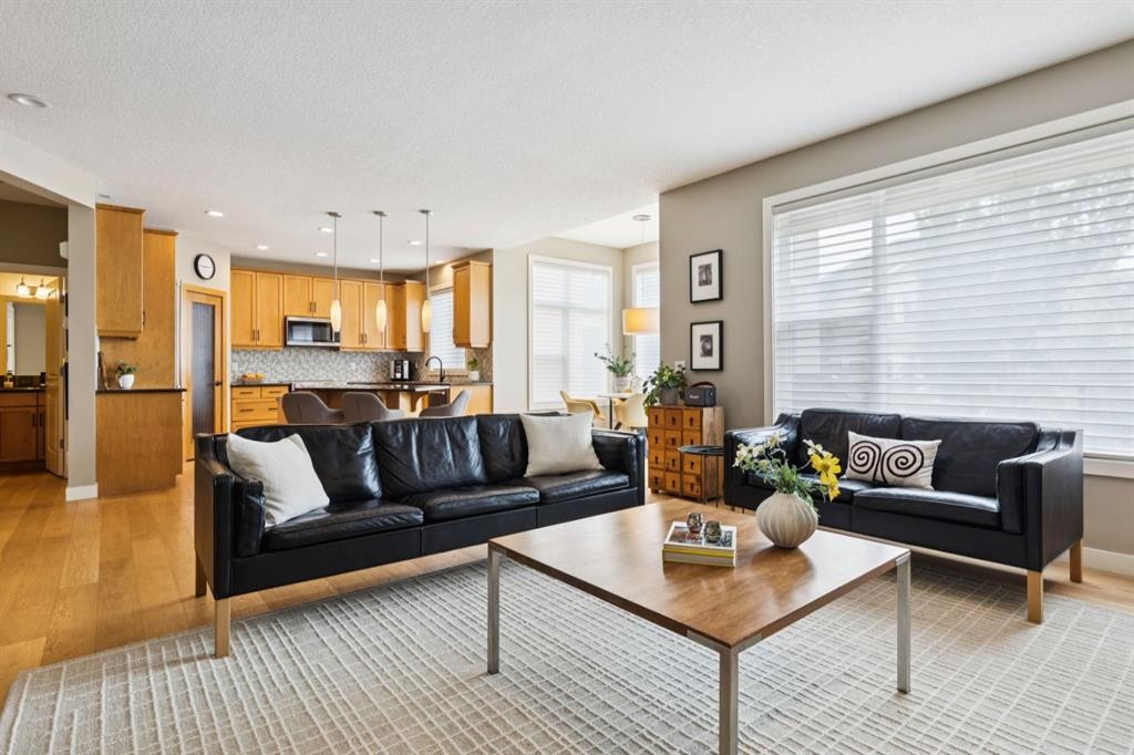 92 Discovery Ridge Circle Sw, Calgary, AB - Indoor Photo Showing Living Room