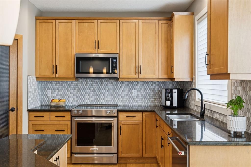 92 Discovery Ridge Circle Sw, Calgary, AB - Indoor Photo Showing Kitchen With Double Sink