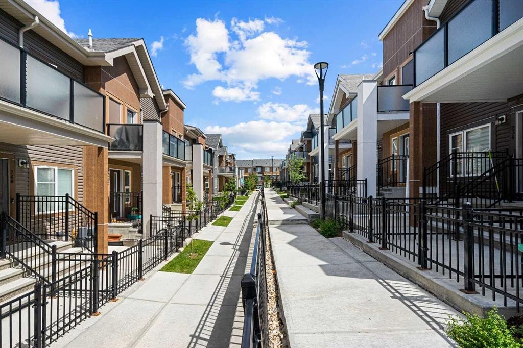 238 Livingston Common Ne, Calgary, AB - Outdoor