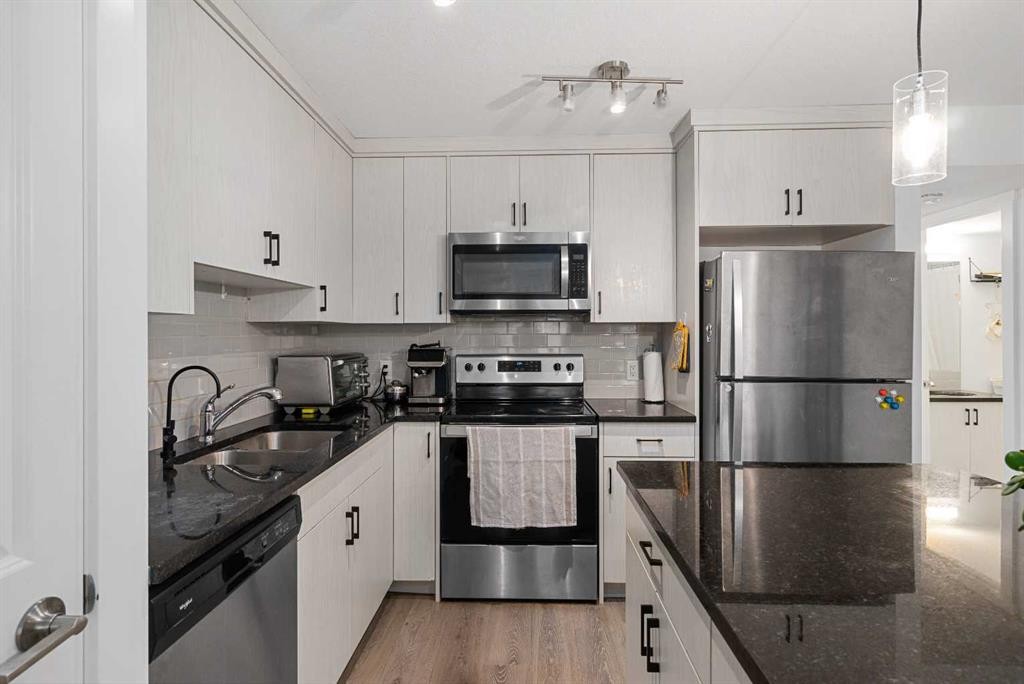 238 Livingston Common Ne, Calgary, AB - Indoor Photo Showing Kitchen With Stainless Steel Kitchen With Double Sink With Upgraded Kitchen
