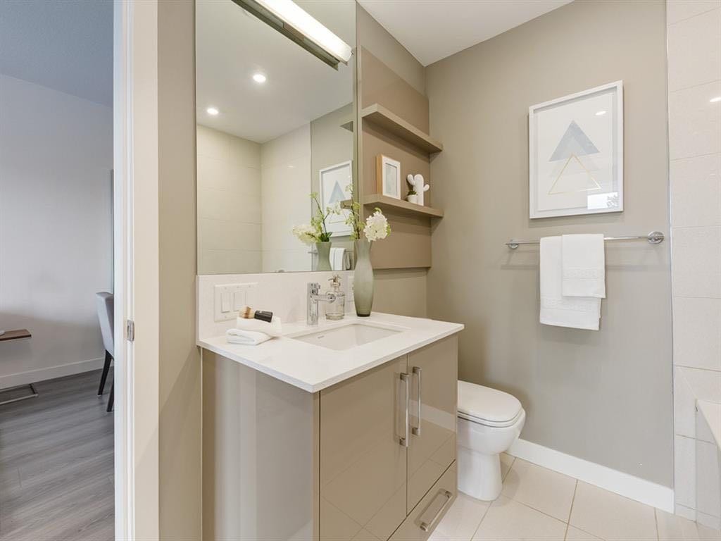 507-301 10 Street Nw, Calgary, AB - Indoor Photo Showing Bathroom