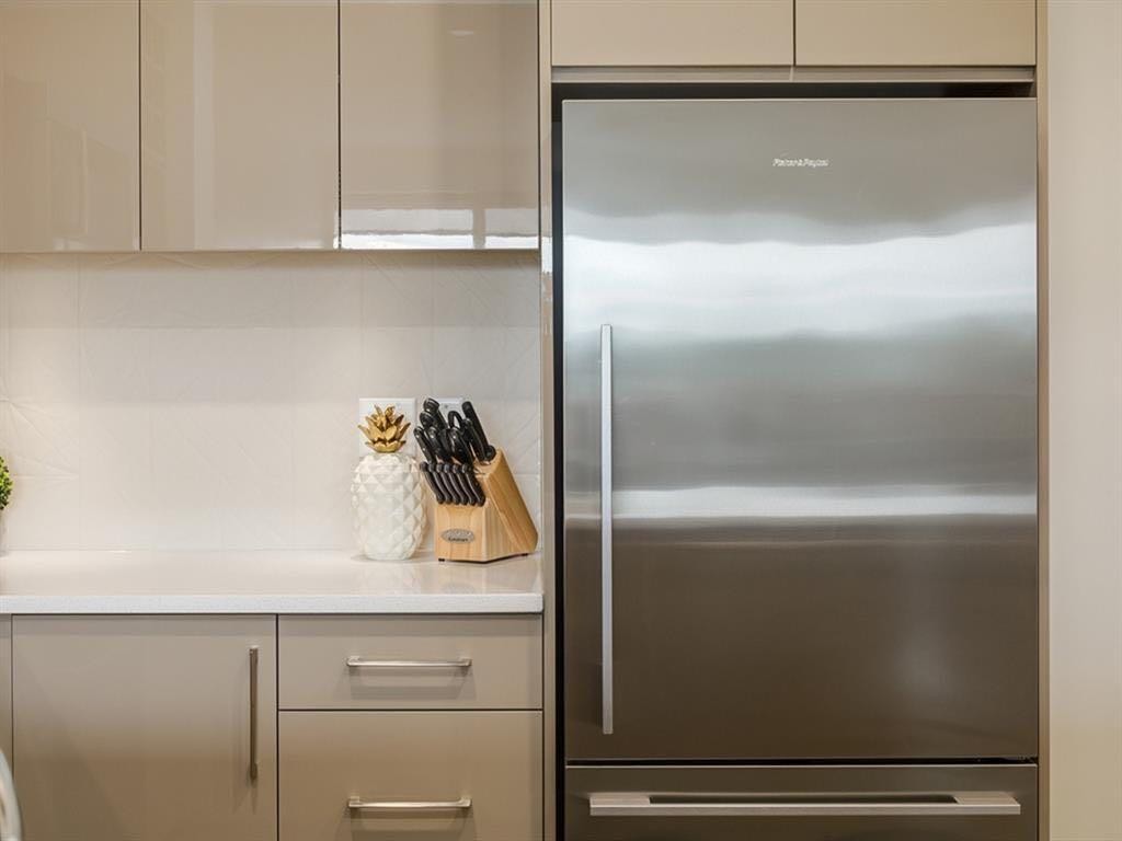 507-301 10 Street Nw, Calgary, AB - Indoor Photo Showing Kitchen