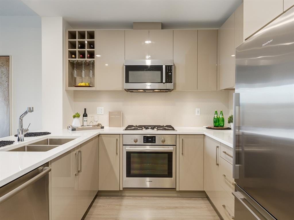 507-301 10 Street Nw, Calgary, AB - Indoor Photo Showing Kitchen With Stainless Steel Kitchen With Double Sink With Upgraded Kitchen
