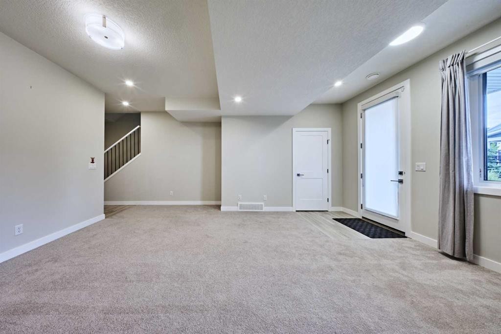 102 Crestridge Common Sw, Calgary, AB - Indoor