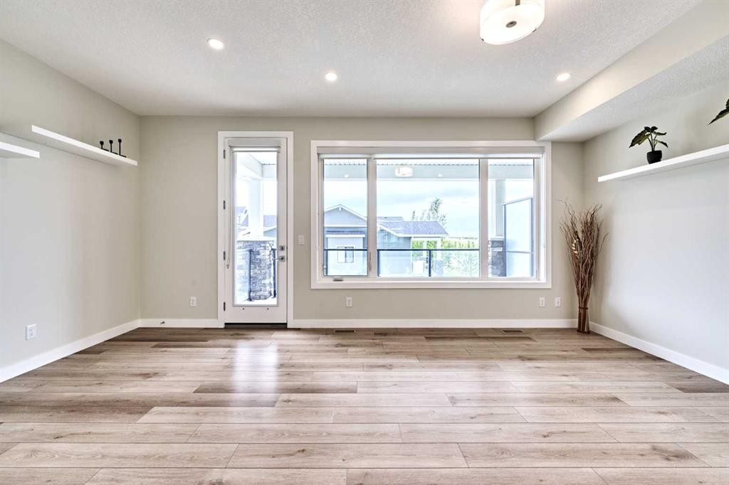 102 Crestridge Common Sw, Calgary, AB - Indoor Photo Showing Other Room