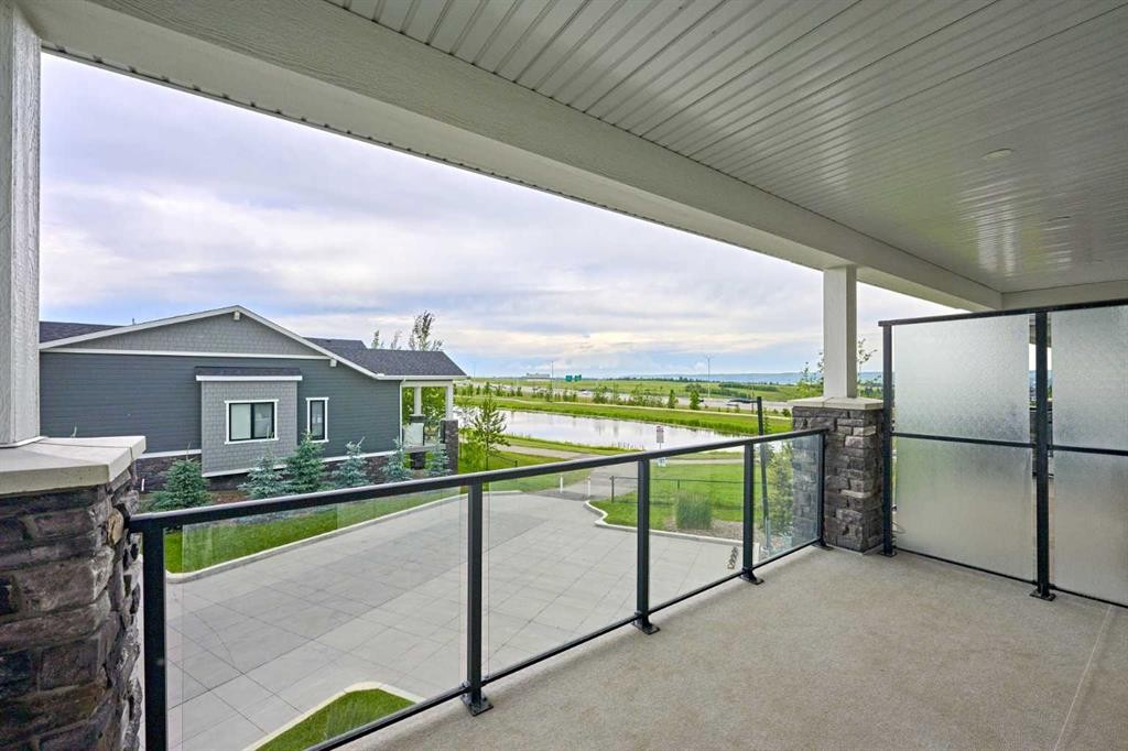 102 Crestridge Common Sw, Calgary, AB - Outdoor With Exterior